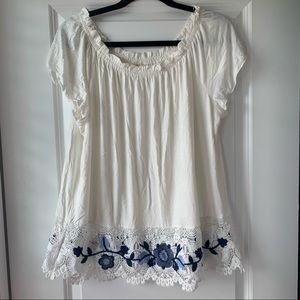 adiva | off the shoulder top with lace trimming